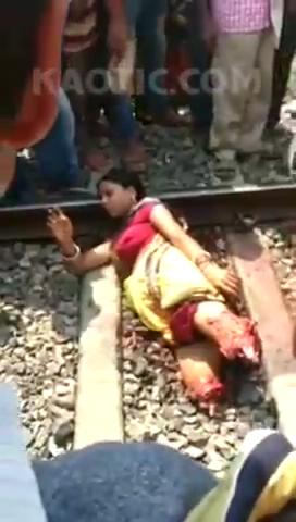 被火车夺取双脚的印度少女图片 266485